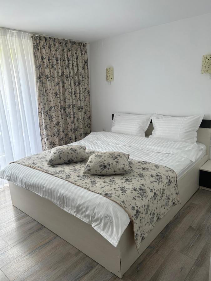 Casa Mia Hotel Moeciu De Sus Bagian luar foto