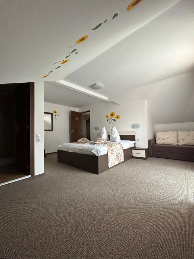 Casa Mia Hotel Moeciu De Sus Bagian luar foto