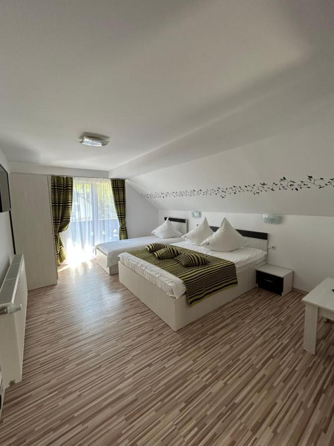 Casa Mia Hotel Moeciu De Sus Bagian luar foto