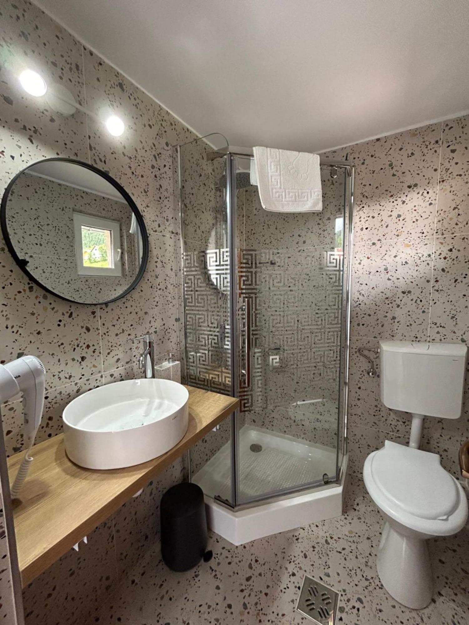 Casa Mia Hotel Moeciu De Sus Bagian luar foto