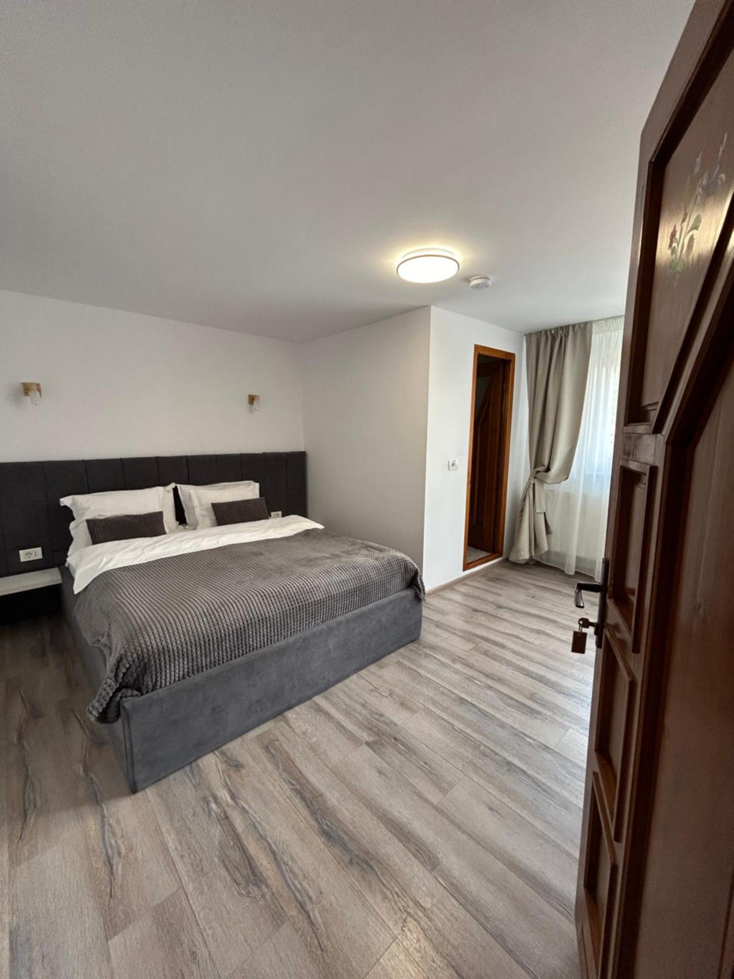 Casa Mia Hotel Moeciu De Sus Bagian luar foto