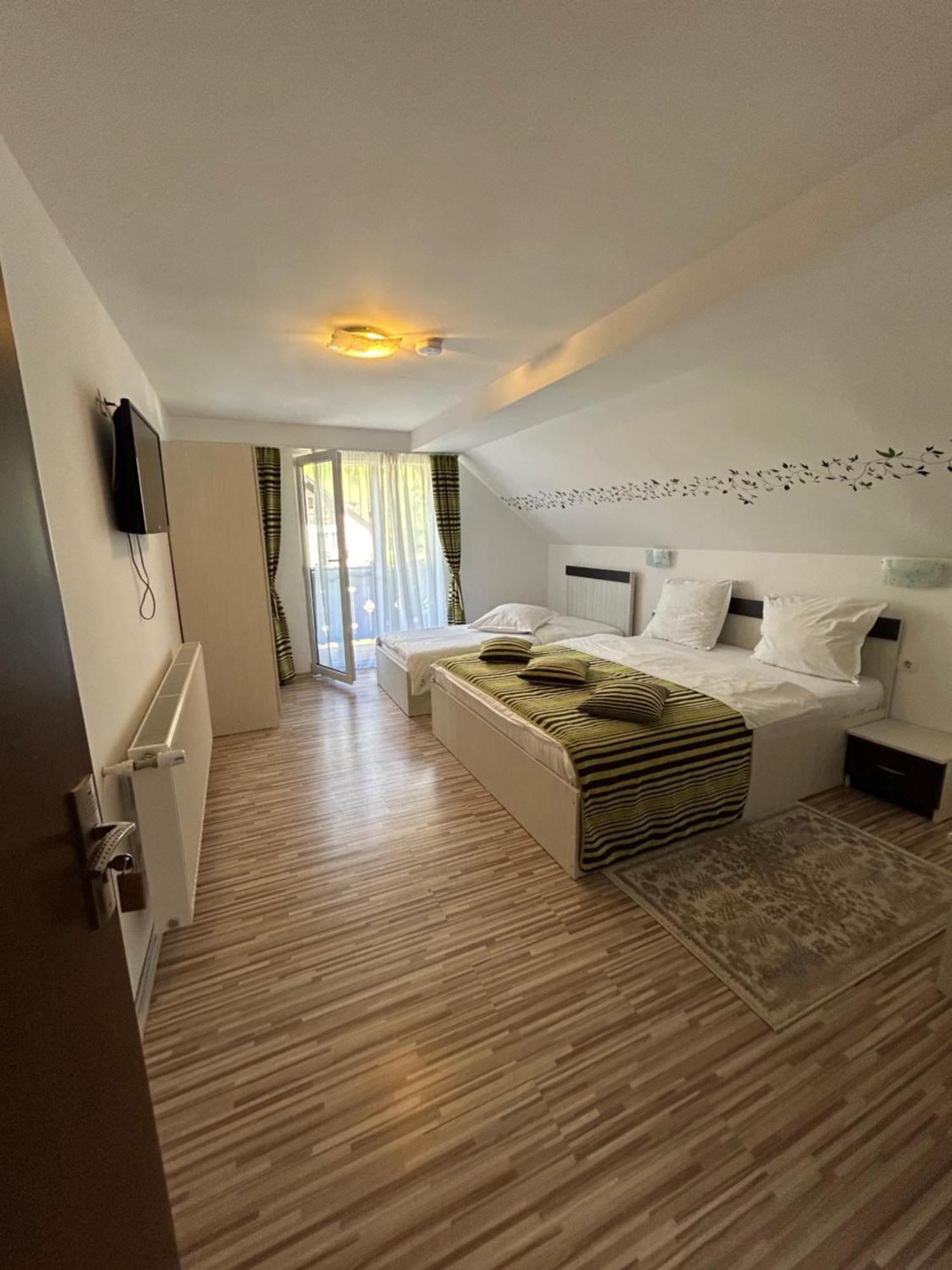 Casa Mia Hotel Moeciu De Sus Bagian luar foto