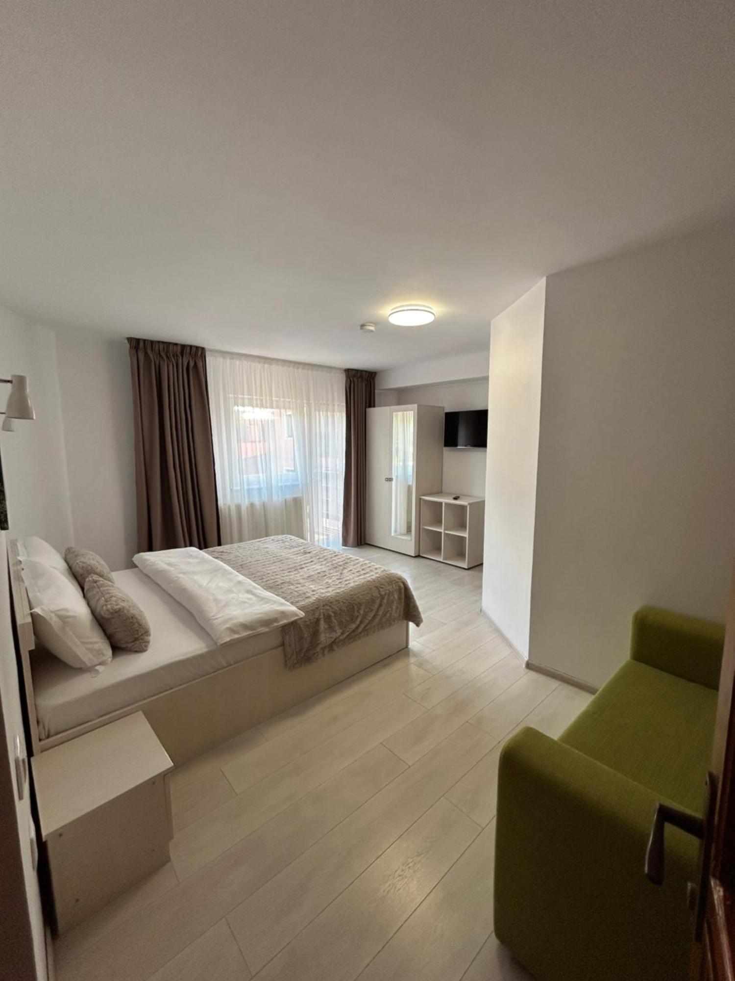 Casa Mia Hotel Moeciu De Sus Bagian luar foto