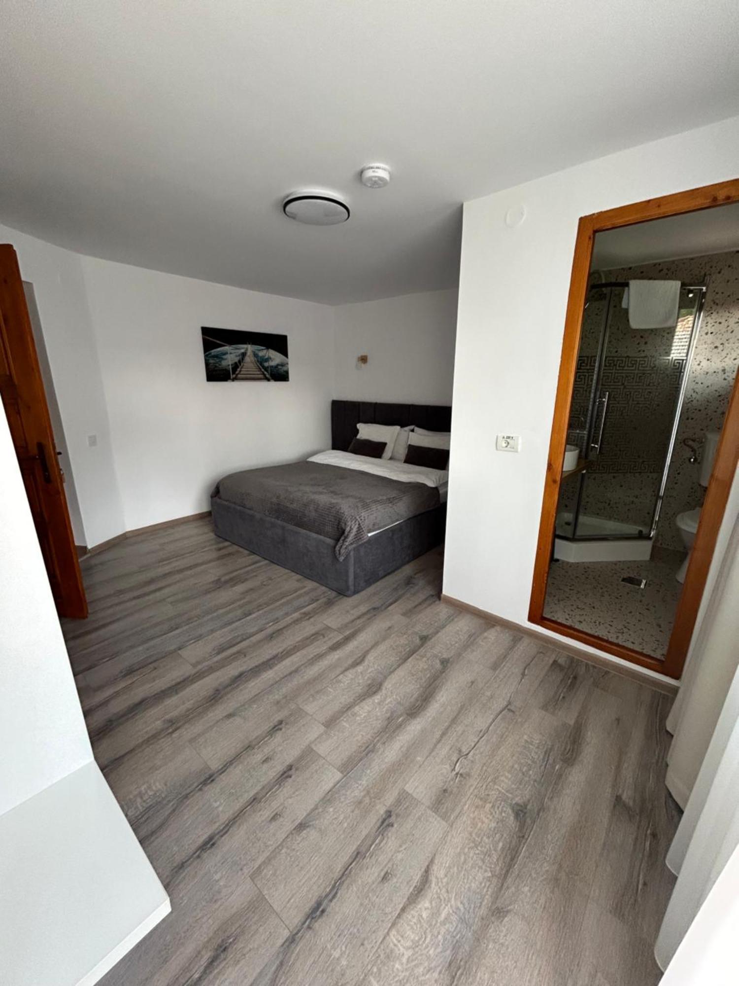 Casa Mia Hotel Moeciu De Sus Bagian luar foto